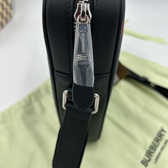 Men's Burberry, paddy  check messenger bag adjustable strap made in Italy - Picture 6 of 12